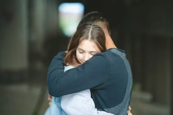 12 نشانه عشق واقعی؛ از کجا بفهمیم واقعاً عاشق شده‌ایم؟
