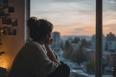 چرا شب‌ها بیشتر به گذشته فکر می‌کنیم؟