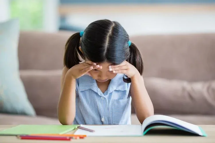 آیا اضطراب والدین می‌تواند روی کودک تأثیر بگذارد؟