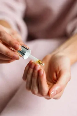 چرا ناخن‌ها زود می‌شکنند؟ چطور از آن‌ها مراقبت کنیم؟